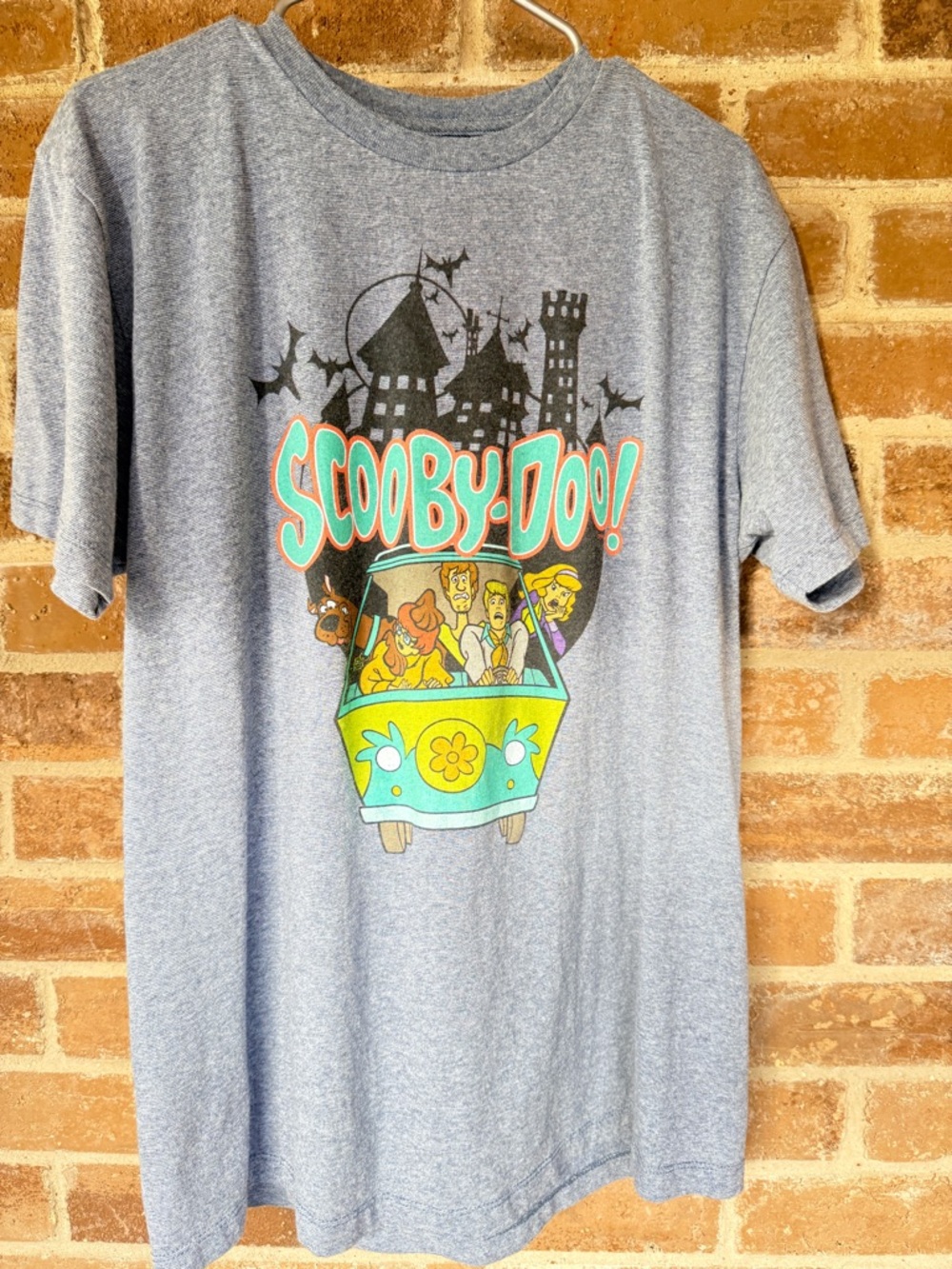 Scooby-Doo Graphic Tee — Heather Gray Short Sleeve Shirt